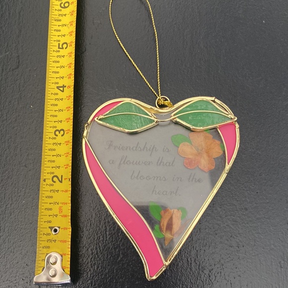 Heart shaped ornament with friendship is a flower that blooms in the heart - Picture 5 of 6